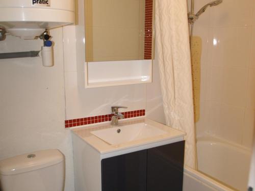 a small bathroom with a sink and a toilet at Appartement Les Adrets-Prapoutel, 2 pièces, 5 personnes - FR-1-557-52 in Les Adrets