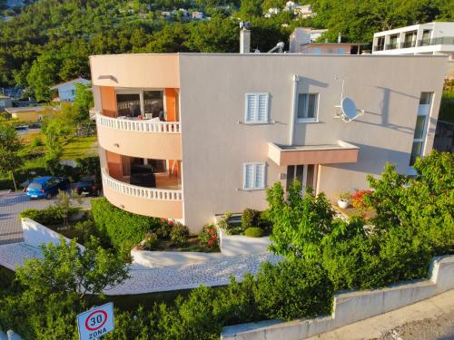 Afbeelding uit fotogalerij van House Basta - Free beach parking in Baška Voda