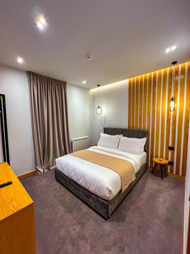 Katil atau katil-katil dalam bilik di Hotel Kulla e Bajraktarit