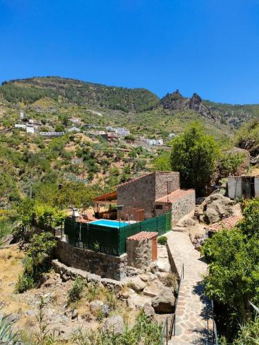 a house on a hill with a swimming pool at Casita el Parral in Tejeda