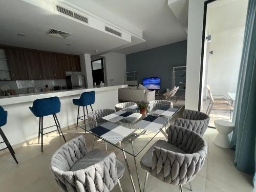 Relaxing villa with access to pool and beach