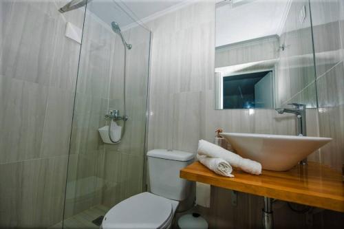 Bilik mandi di Theofilia Sea Side Studio