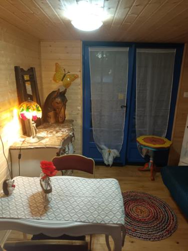 Khu vực ghế ngồi tại Git'an Périgord Roulotte bella