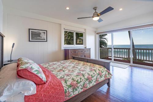 En eller flere senger på et rom på Waimea Bay Shoreline House
