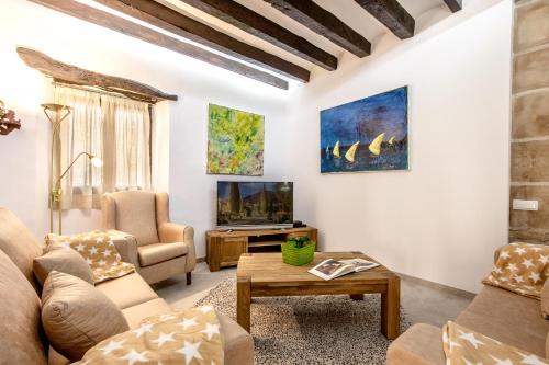 Superb house 200m from the center of Pollensa by Renthousing