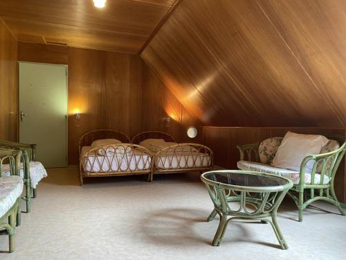 Säng eller sängar i ett rum på Maison Belz, 4 pièces, 5 personnes - FR-1-397-49