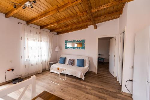 a bedroom with a bed and a wooden ceiling at Los Olivos in Cardón