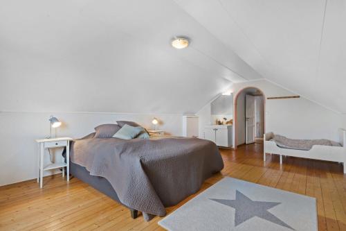 Postel nebo postele na pokoji v ubytování Big cosy house close to everything you need.