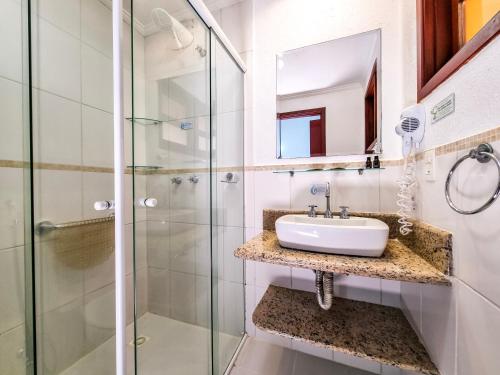 a bathroom with a sink and a shower at Pousada Cachadaço in Trindade