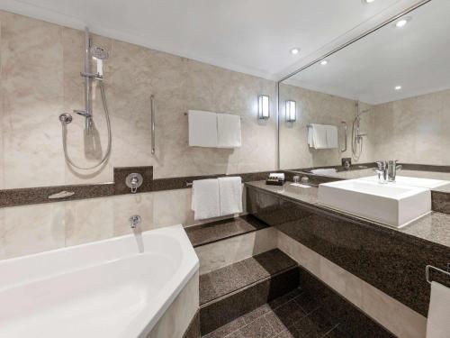 Kylpyhuone majoituspaikassa Pullman Sydney Hyde Park