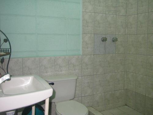 Et badeværelse på Guesthouse Dos Molinos B&B