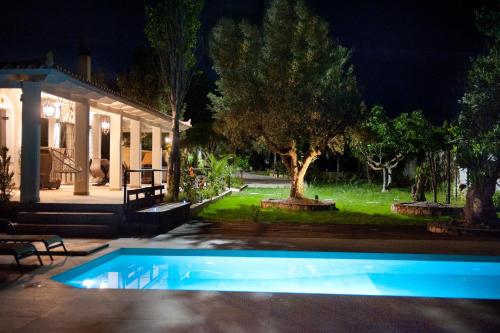 Gallery image of Cottage Villa with Private Pool & Garden 5' from Airport in Koropíon
