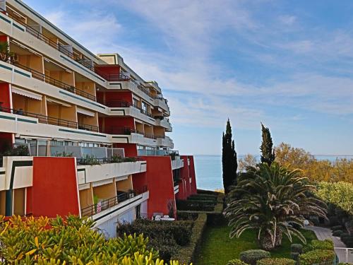 Photo de la galerie de l'établissement Appartement 2 pièces cabine avec terrasse, vue mer, bien équipé à Sète - FR-1-472A-227, à Sète