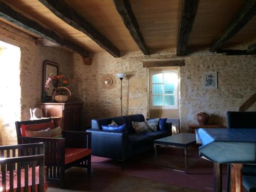 Photo de la galerie de l'établissement Maison rustique avec jardin, proche de la Dordogne et Vézère, animaux acceptés - FR-1-616-11, à Paunat