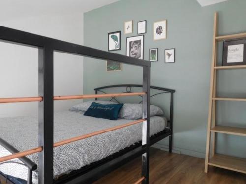 Photo de la galerie de l'établissement Maisonnette à 200m de la Plage et Forêt, Calme et Confort à La Faute-sur-Mer - FR-1-476-169, à La Faute-sur-Mer