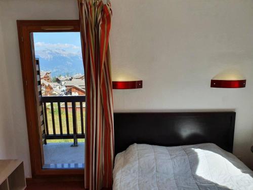 a bedroom with a bed and a window with a view at Chalet Les Orres, 3 pièces, 6 personnes - FR-1-322-434 in Les Orres