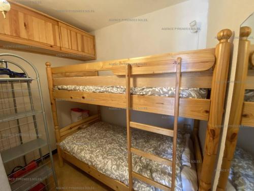 a couple of bunk beds in a room at Appartement Les Angles, 2 pièces, 6 personnes - FR-1-295-141 in Les Angles