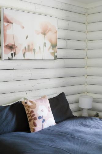 a bedroom with a bed with a picture on the wall at Palmers Lane Estate Hunter Valley in Pokolbin