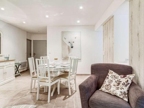 Photo de la galerie de l'établissement Appartement T3 moderne et confort, 5 pers, proche des thermes - Luz-Saint-Sauveur - FR-1-402-112, à Luz-Saint-Sauveur