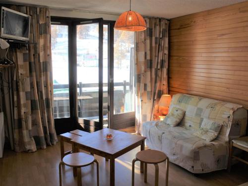 Photo de la galerie de l'établissement Charmant 2P, 5 couchages au pied des pistes, Risoul 1850 - FR-1-330-533, à Risoul