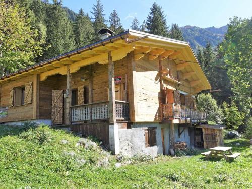 Photo de la galerie de l'établissement Chalet cosy sur pistes avec cheminée, terrasse et studio indépendant pour 14 pers. - FR-1-342-239, à Beaufort