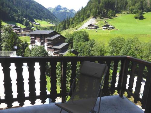 Photo de la galerie de l'établissement Appartement cosy 2 étoiles avec balcon et piscine – Idéal pour 4/5 pers. proche station de ski - FR-1-342-250, à Beaufort