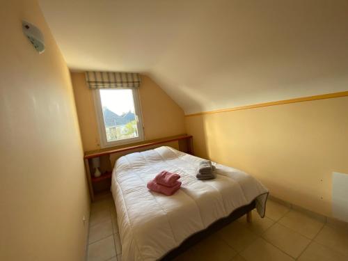 Posteľ alebo postele v izbe v ubytovaní Maison Arzon, 5 pièces, 9 personnes - FR-1-639-22