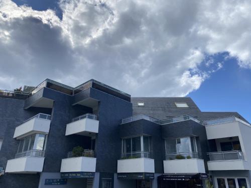 Photo de la galerie de l'établissement T1 bis Larmor-Plage, accès plage, 4 pers, WiFi - FR-1-349-181, à Larmor-Plage