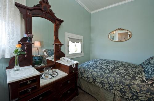 a bedroom with a bed and a dresser with a mirror at Inn San Francisco in San Francisco