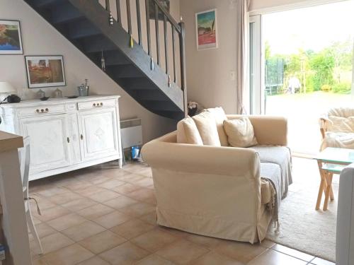 Photo de la galerie de l'établissement Maison familiale à Sarzeau avec jardin clos et équipements pour enfants - FR-1-639-44, à Sarzeau