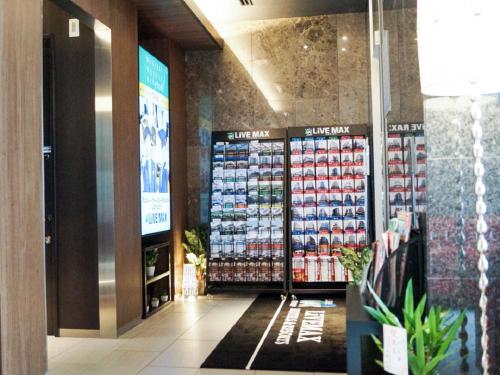 a store aisle with products on display in a store at HOTEL LiVEMAX Saitama-Asaka-Ekimae in Asaka