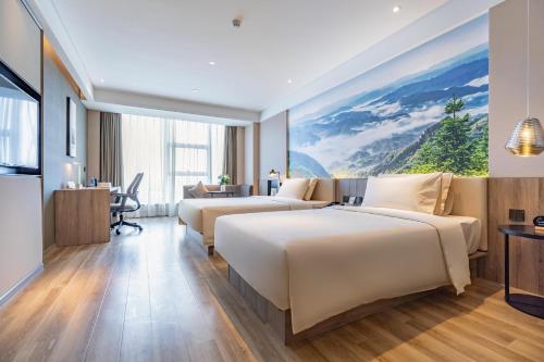 Ένα ή περισσότερα κρεβάτια σε δωμάτιο στο Atour Changsha Xingsha