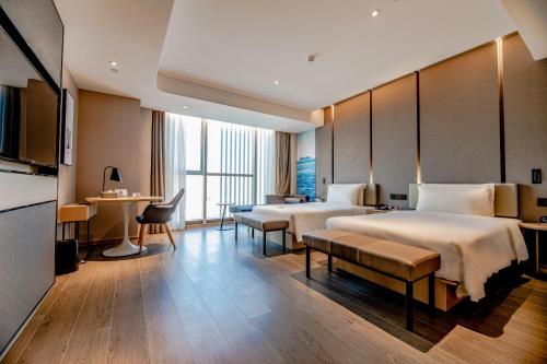 Postel nebo postele na pokoji v ubytování Atour S Hotel Shenzhen Longgang Zhonghaixing
