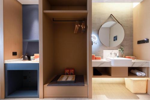 Ένα μπάνιο στο Atour Hotel Qingdao CBD Hangzhou Road