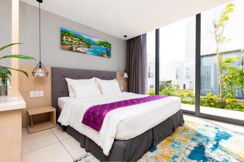 Tempat tidur dalam kamar di Okinawa Villas and Beach Club - Oceanami Resort