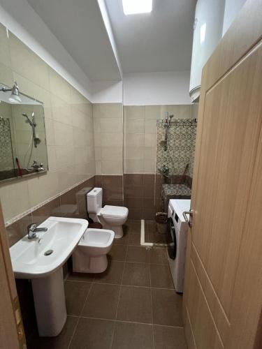 a bathroom with a sink and a toilet and a shower at Miloen Residence Gjiri I Lalzit in Draç