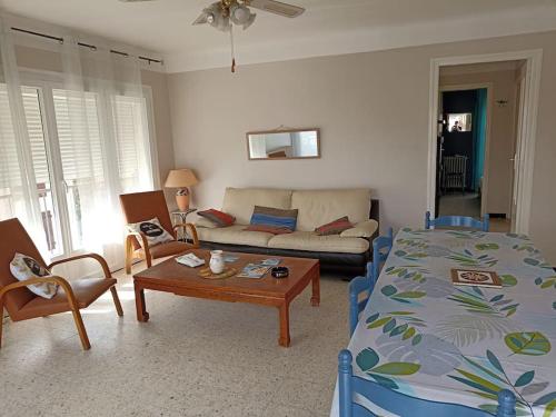 Fotografia z galérie ubytovania A Saint Cyprien, appartement rénové,250m de la mer v destinácii Saint-Cyprien