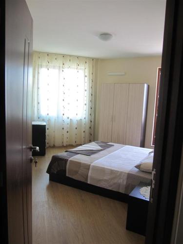 a bedroom with a bed and a window at Rayski zalez in Pomorie