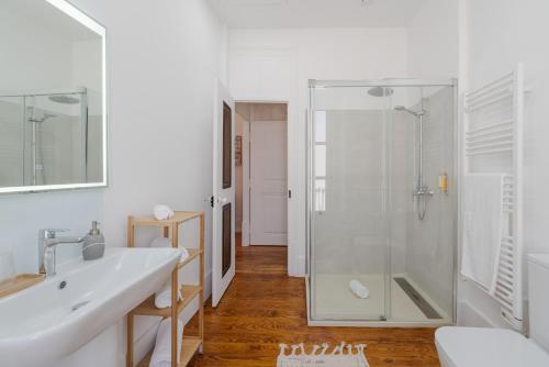 Ένα μπάνιο στο Almada Villa