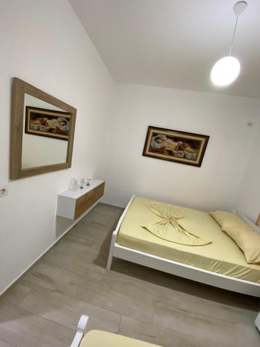 Ένα ή περισσότερα κρεβάτια σε δωμάτιο στο Hotel Andrea