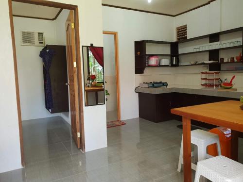 Kuchyň nebo kuchyňský kout v ubytování Nida's Place