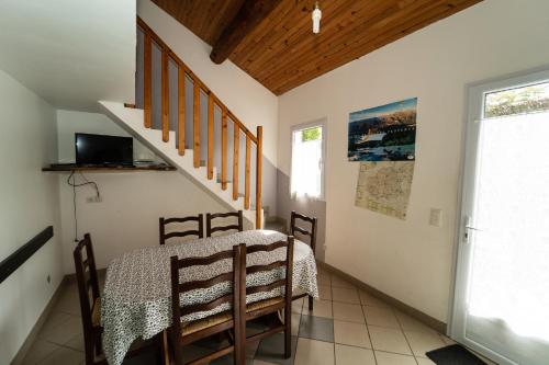 a dining room with a table and a staircase at Verdon Vacances in Saint-André-les-Alpes