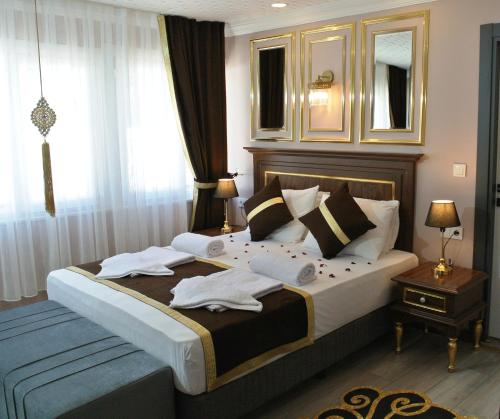 Katil atau katil-katil dalam bilik di Emirhan Guesthouse & Suites
