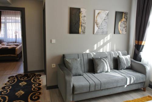 Ruang duduk di Emirhan Guesthouse & Suites