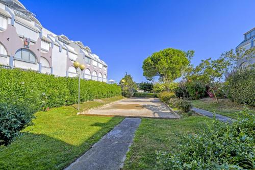 T3 de 45 m2 avec terrasse - Entièrement climatisé - 2 chambres - 400m de la plage - résidence avec piscine