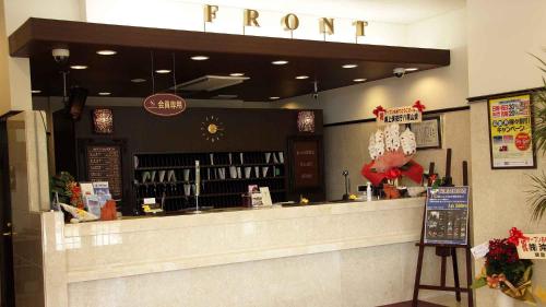 Ο χώρος του lounge ή του μπαρ στο Toyoko Inn Okinawa Ishigaki-jima