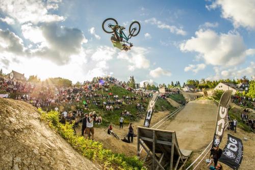 a person doing a trick on a bike in the air at Ferienwohnung Paula Winterberg in Winterberg