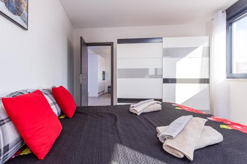 Cama o camas de una habitación en Apartment M****, NEW City Apartment + parking