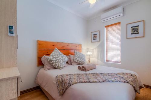 Postel nebo postele na pokoji v ubytování The Bridge 54