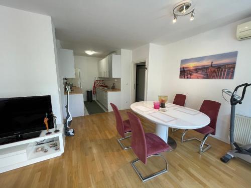 Large 75m2 Modern Apartment - Lake Jarun